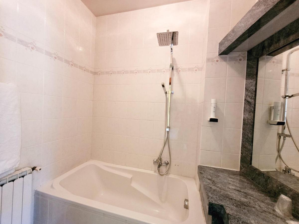 Hotel Rome Saint-Nazaire-en-Royans Zewnętrze zdjęcie
